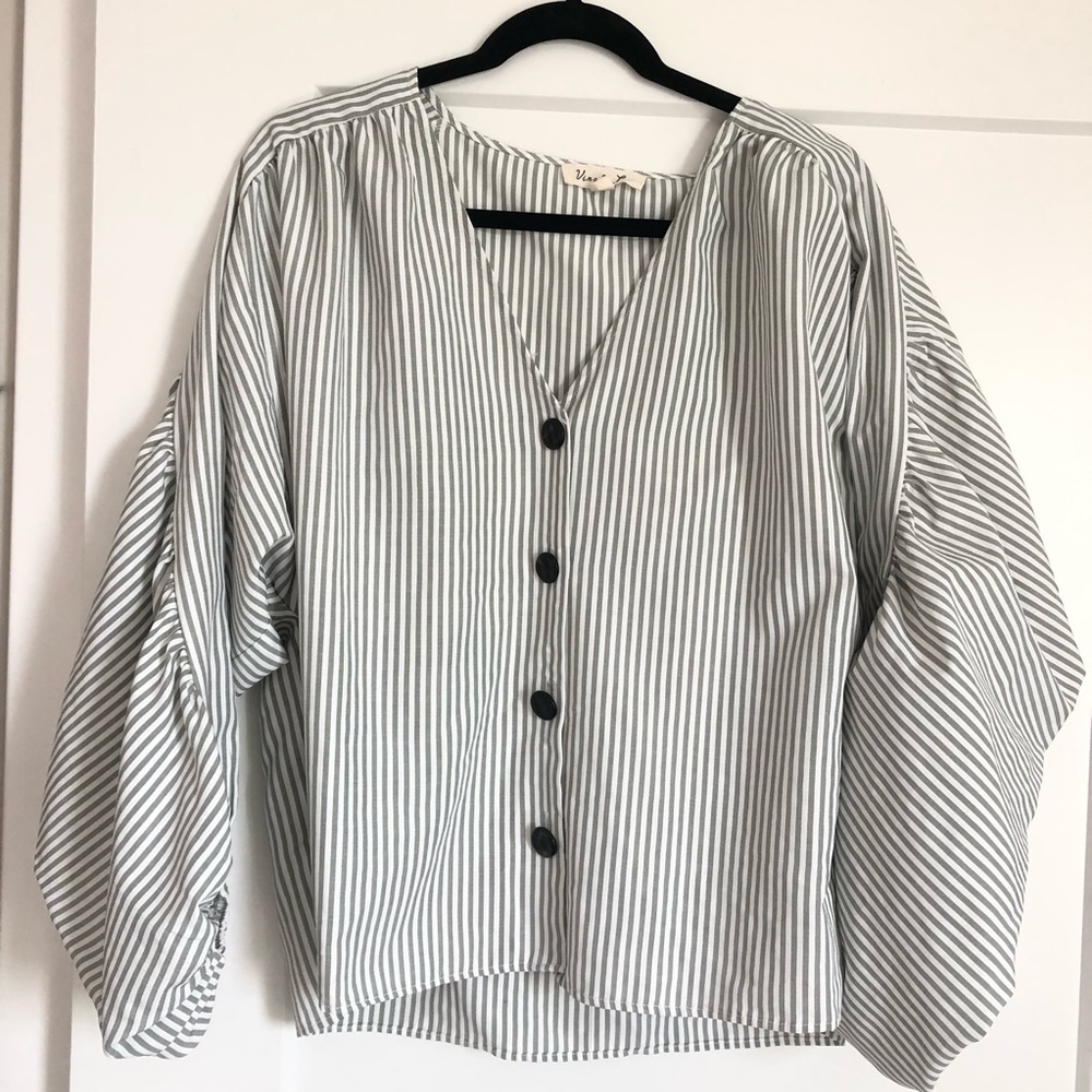 ☁️FOREVER 21☁️PUFFED SLEEVE BLOUSE